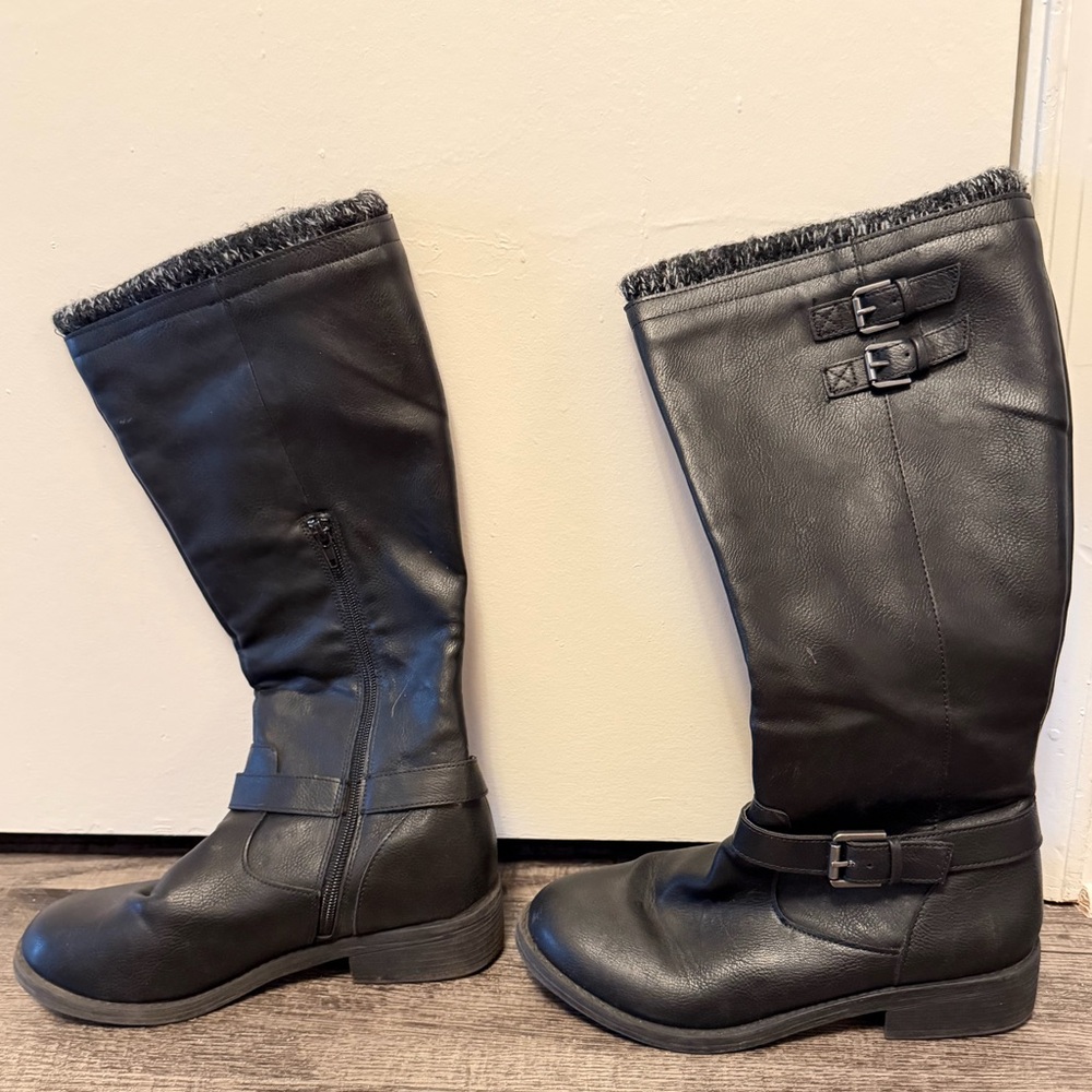 Women's Black Winter Boots with Buckle Detail